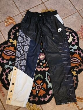 🔥🔥Nike Black Patchwork Bandana-Accent Track Pants🔥🔥 SIZE L WOMENS